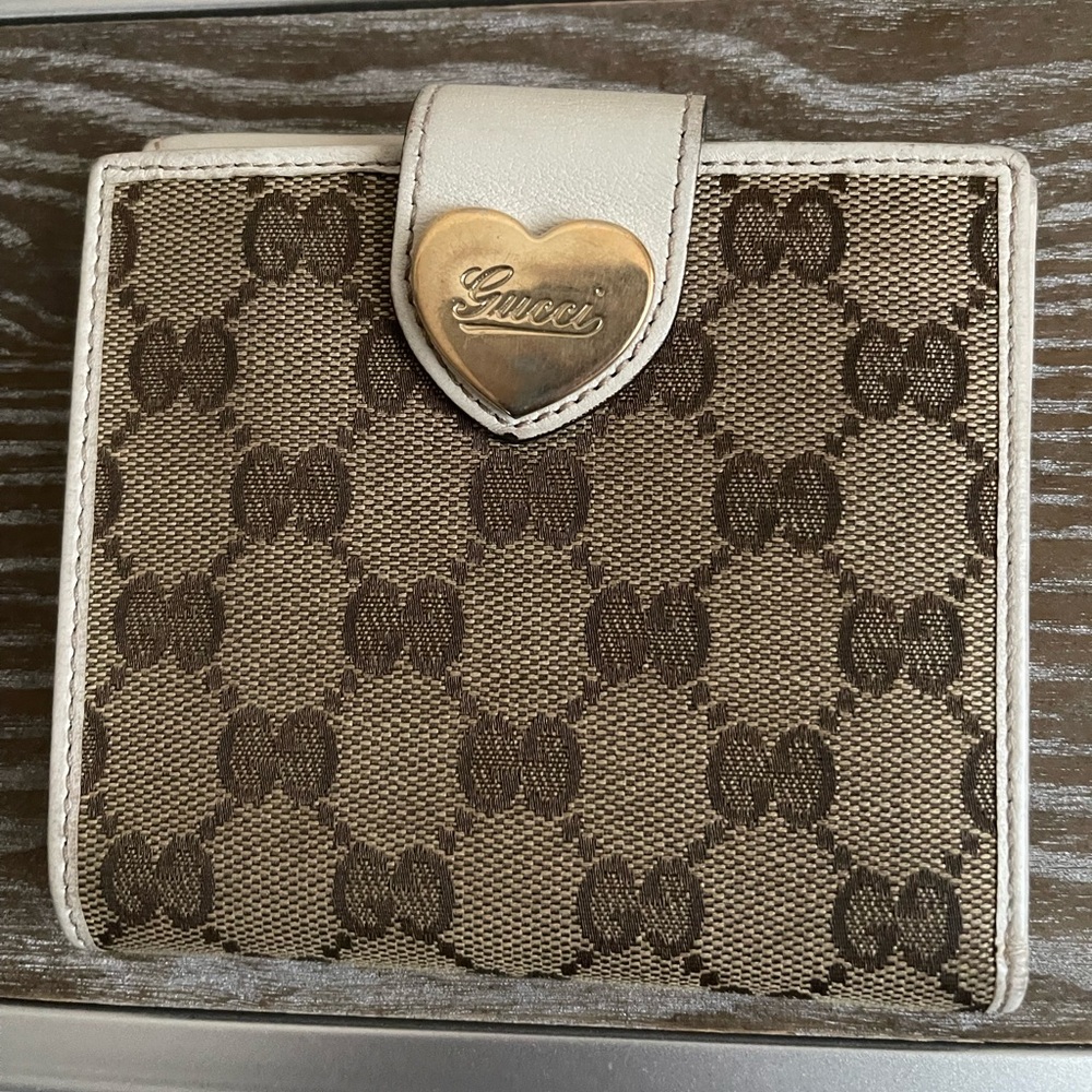 • Gucci jacquard gold heart canvas and leather bifold wallet